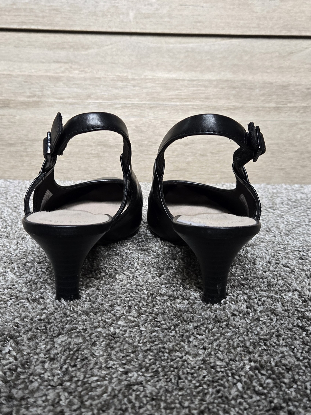 Clarks Linvale Loop Black Pointed Slingback Kitten Heels size 9 - Picture 6 of 11